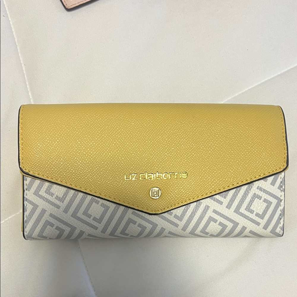 NEW Liz Claiborne Yellow and White Geometric Wallet